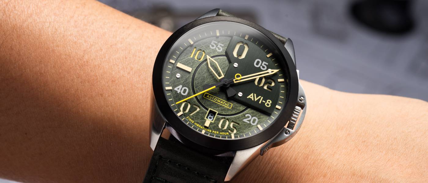 AVI-8 desvela un reloj de piloto con esfera multi-capa