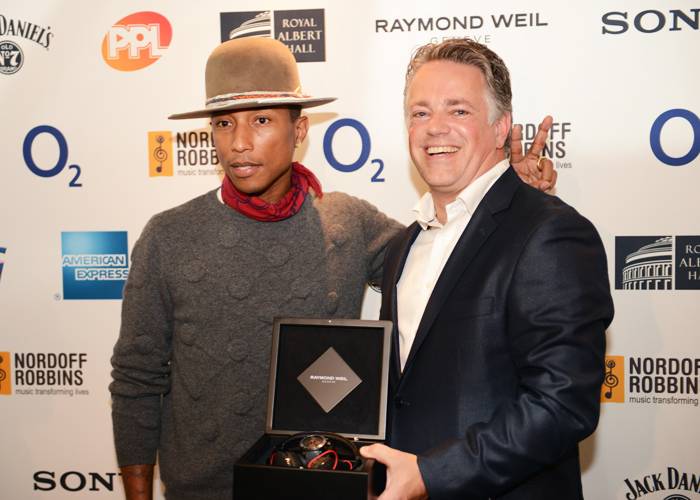 Pharrell Williams y Craig Leach, el Director de la Firma Raymond Weil en el R.U.