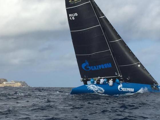 HYT: con la edición limitada del H4 RC44 en las manos