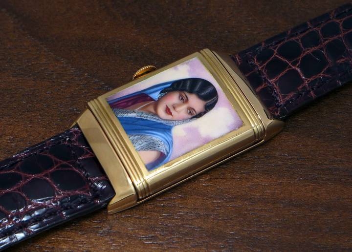 El Maharajá de Kapurthala encargó 50 relojes Reverso con un retrato en miniatura pintado de su esposa reproducido en esmalte en el fondo de la caja.