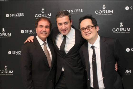 Corum - Celebración del trigésimo aniversario de la Golden Bridge en Singapur