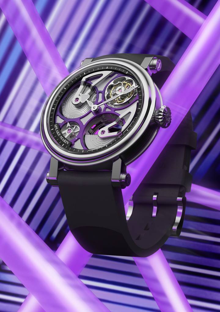 La esfera satinada y chapada en rodio del Openworked Tourbillon Ultra-Violet tiene varias capas, con cavidades de microperlas talladas que crean una rejilla refinada, con perfiles de microperlas en ángulo de 45° en un vibrante tono ultravioleta obtenido mediante un revestimiento de PVD positivo. Producción limitada de sólo 5 piezas con caja de 42 mm y 4 piezas adicionales de 38 mm de diámetro.