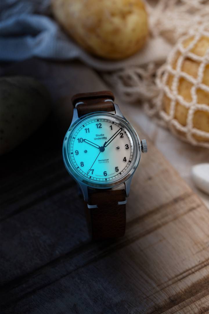 Studio Underd0g lanza nuevos relojes de campo con un toque diferente