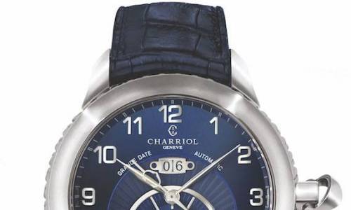 El Grande Date GMT de Charriol en un llamativo azul marino