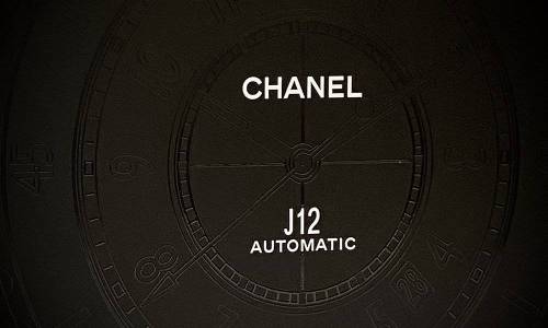 Un libro para los 20 años del Chanel J12